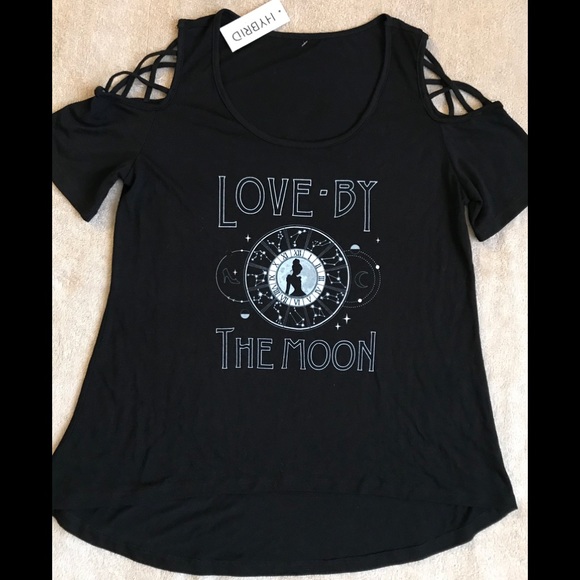 Love by the moon🌙 - Picture 1 of 3